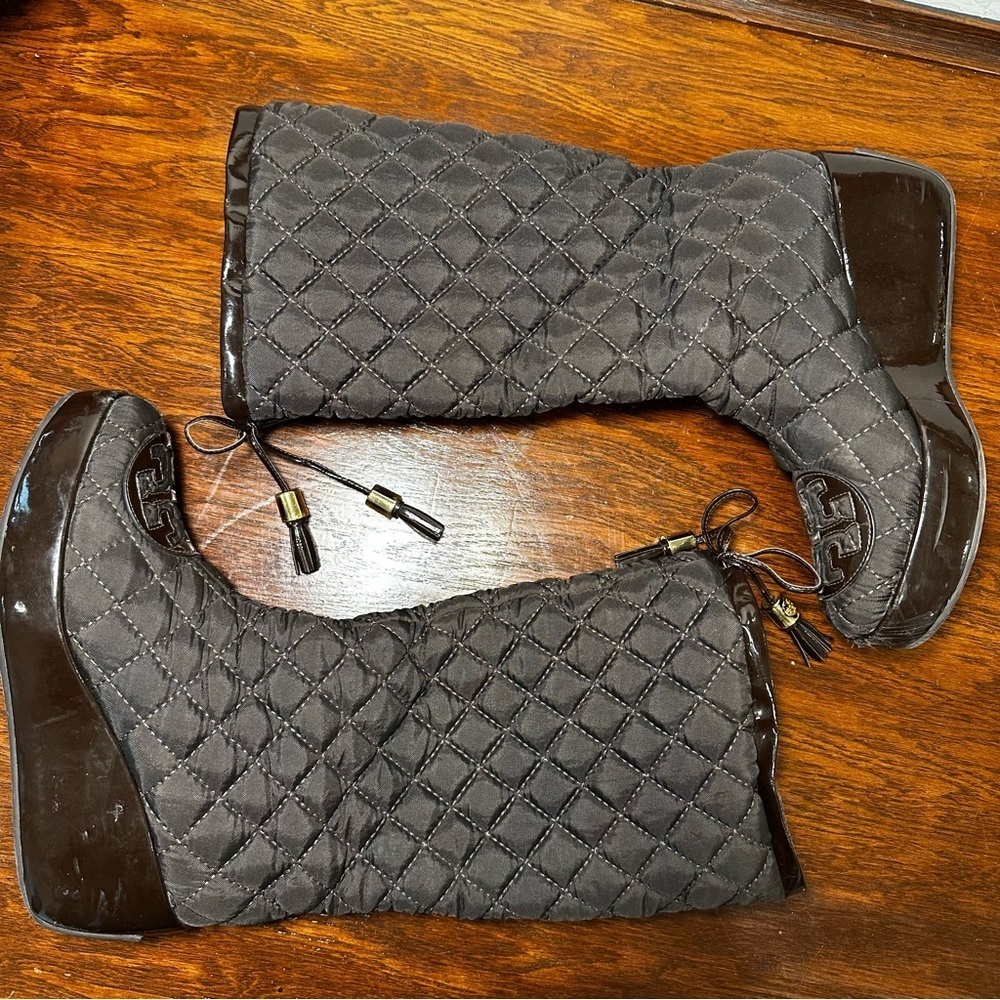 Tory Burch Gigi Quilted Nylon Wedge Boots Size 6.5 Brown